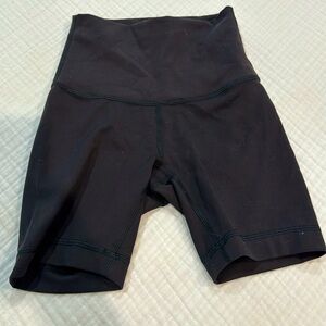 Lululemon Wunder Train Biker Shorts. Size 0